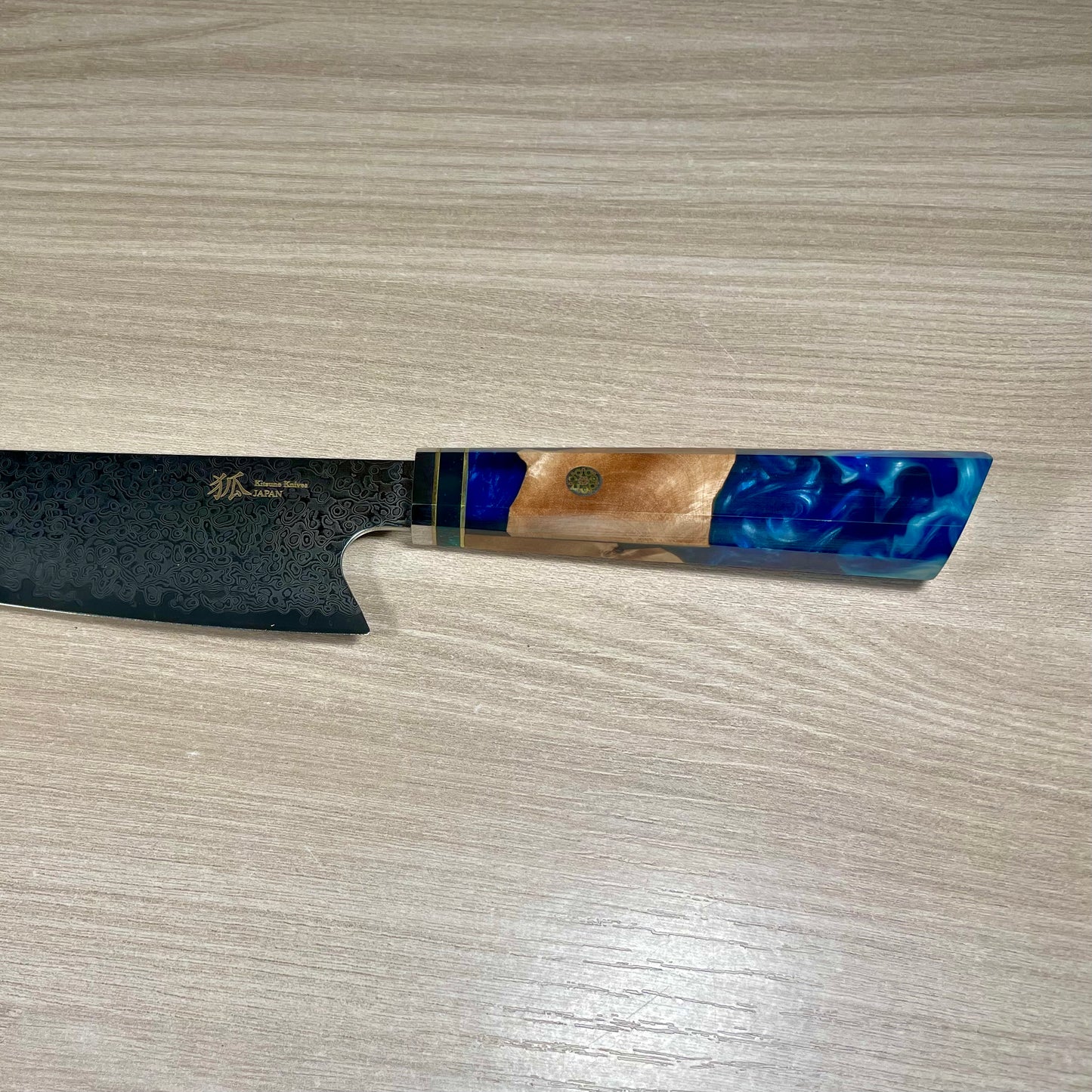 Kiritsuke Santoku con manico multicolore