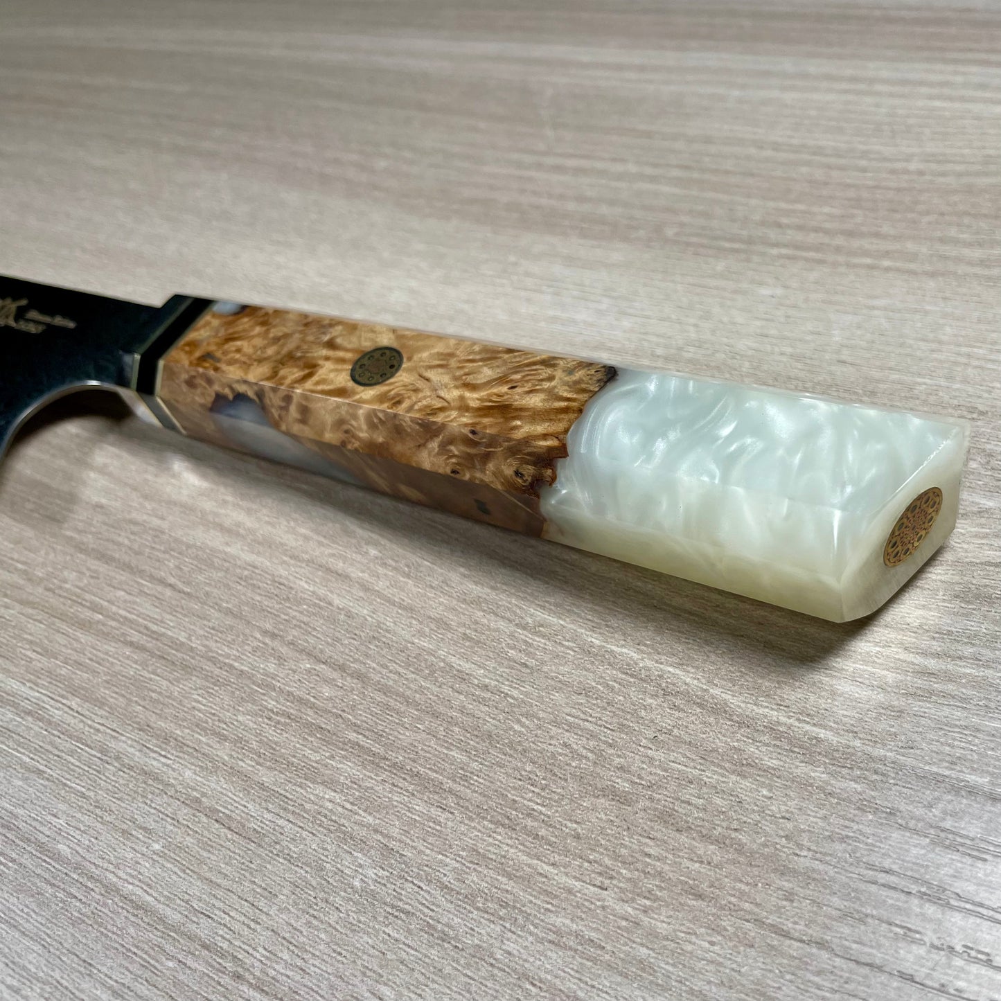 Kiritsuke Santoku con manico multicolore