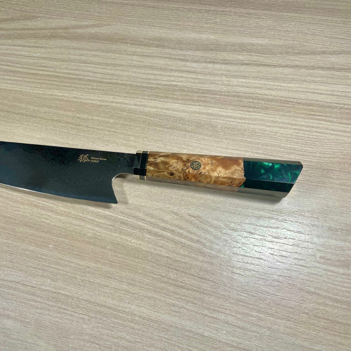 Kiritsuke Santoku con manico multicolore