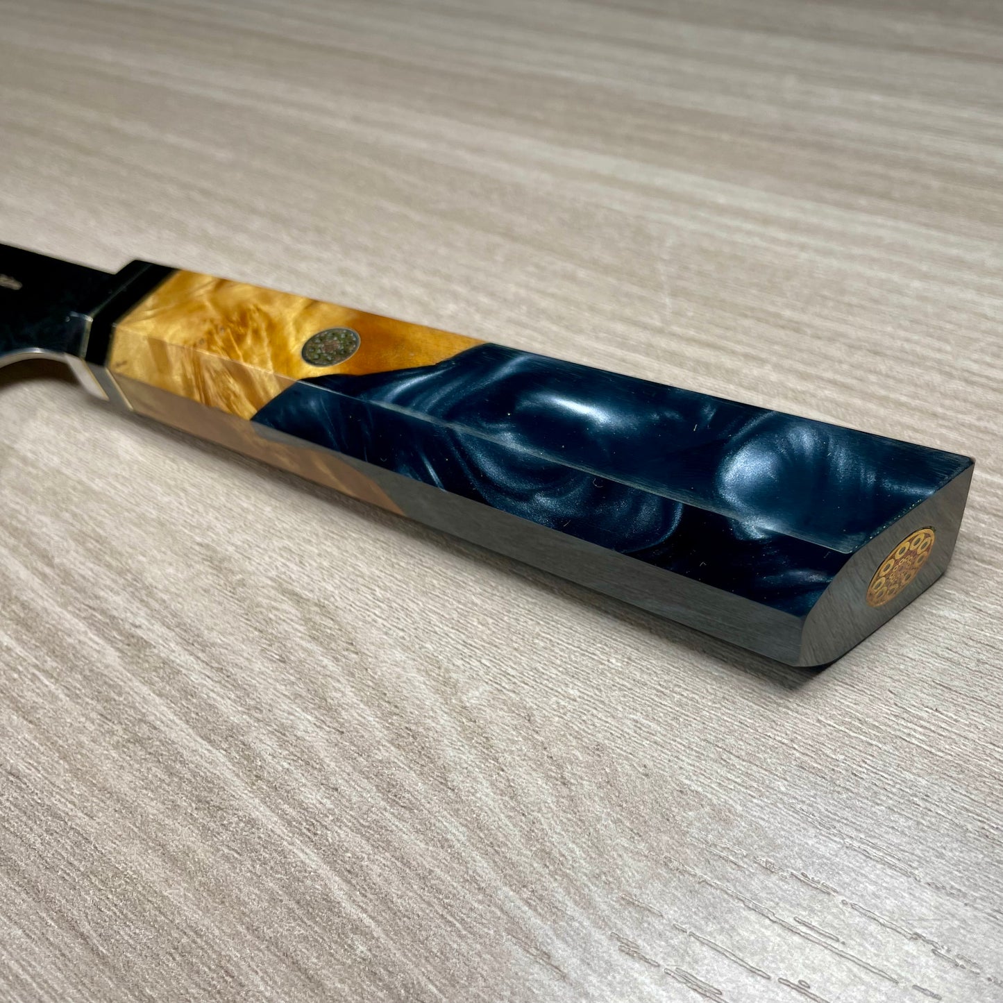Kiritsuke Santoku con manico multicolore