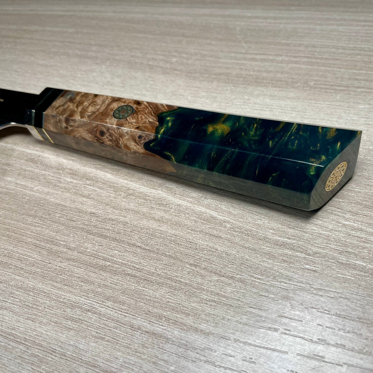 Kiritsuke Santoku con manico multicolore