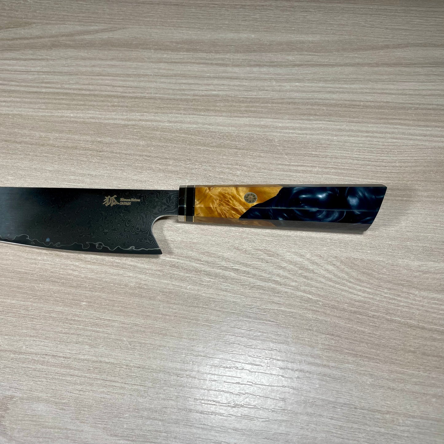 Kiritsuke Santoku con manico multicolore