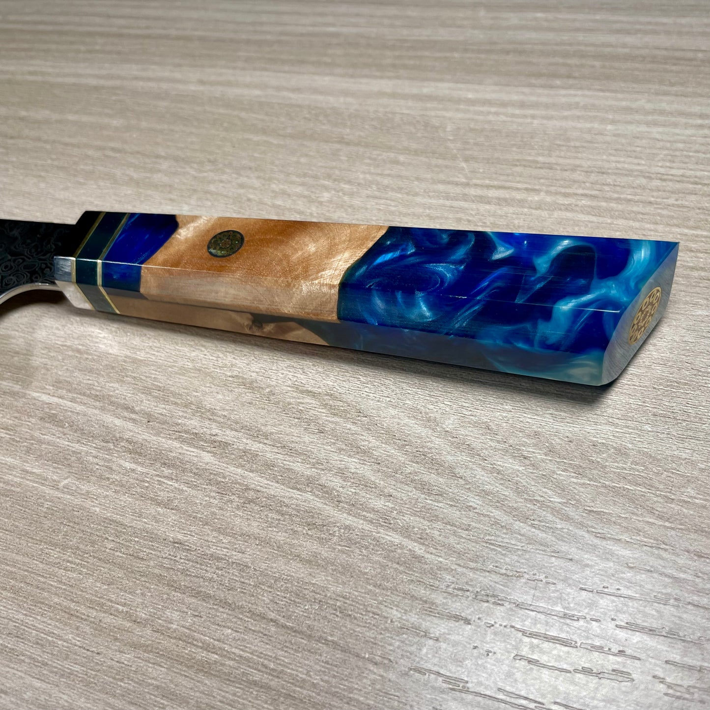 Kiritsuke Santoku con manico multicolore