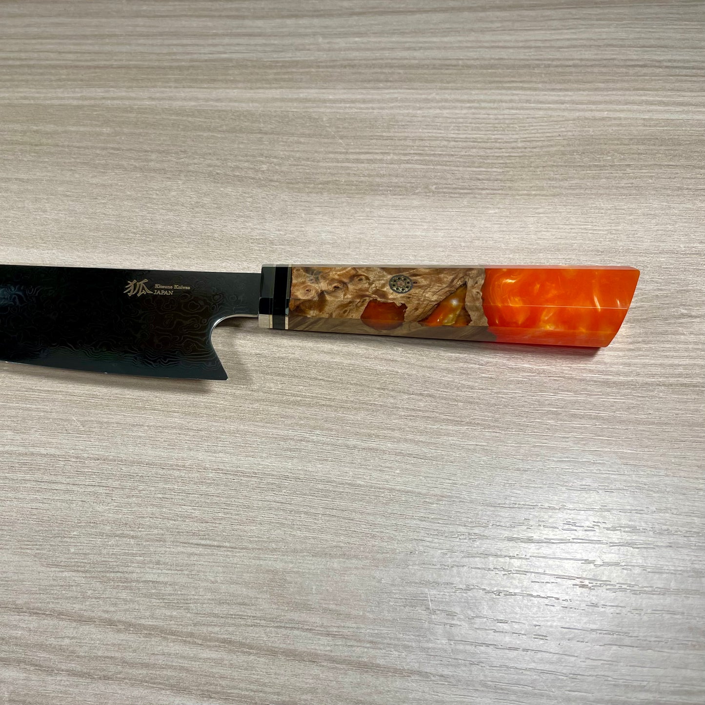 Kiritsuke Santoku con manico multicolore