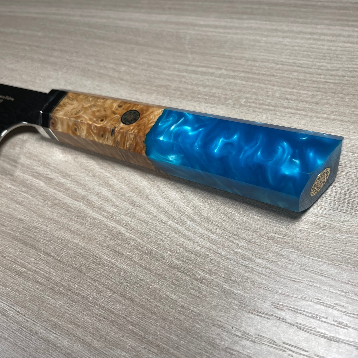 Kiritsuke Santoku con manico multicolore