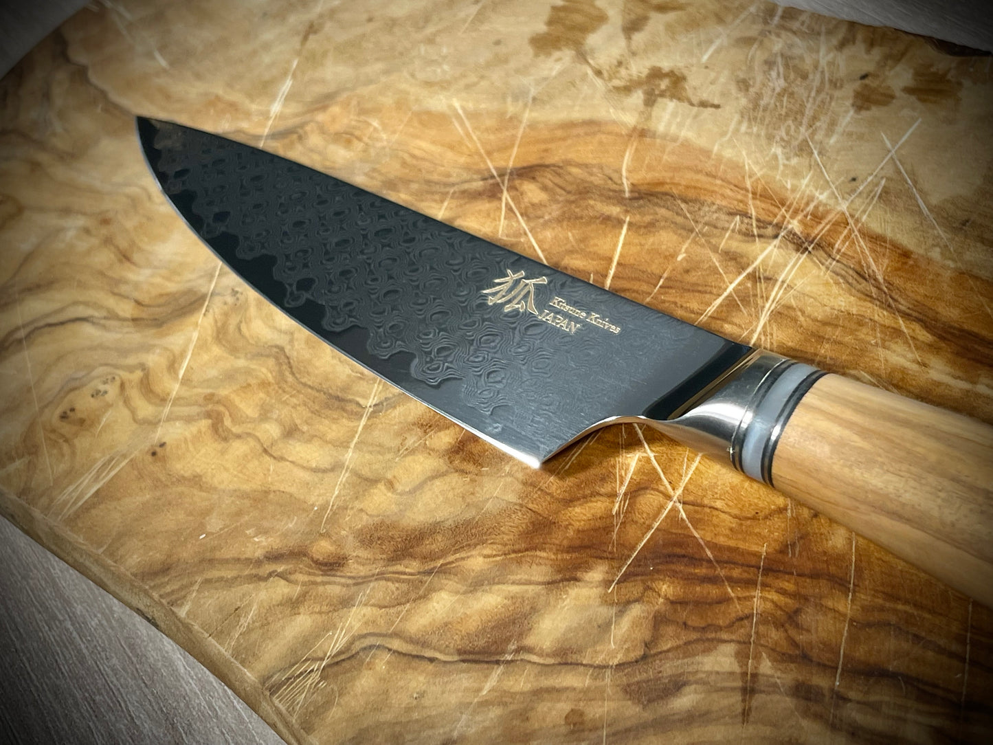 Coltello utility con manico in legno di ulivo