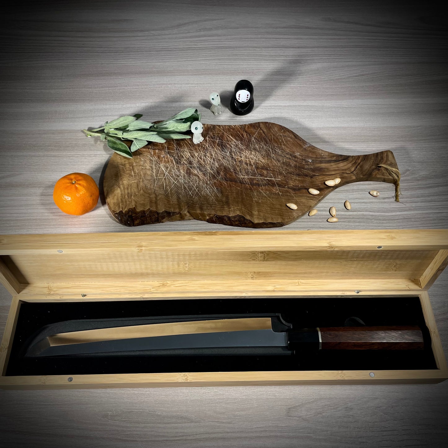 Coltello da sushi con custodia in legno