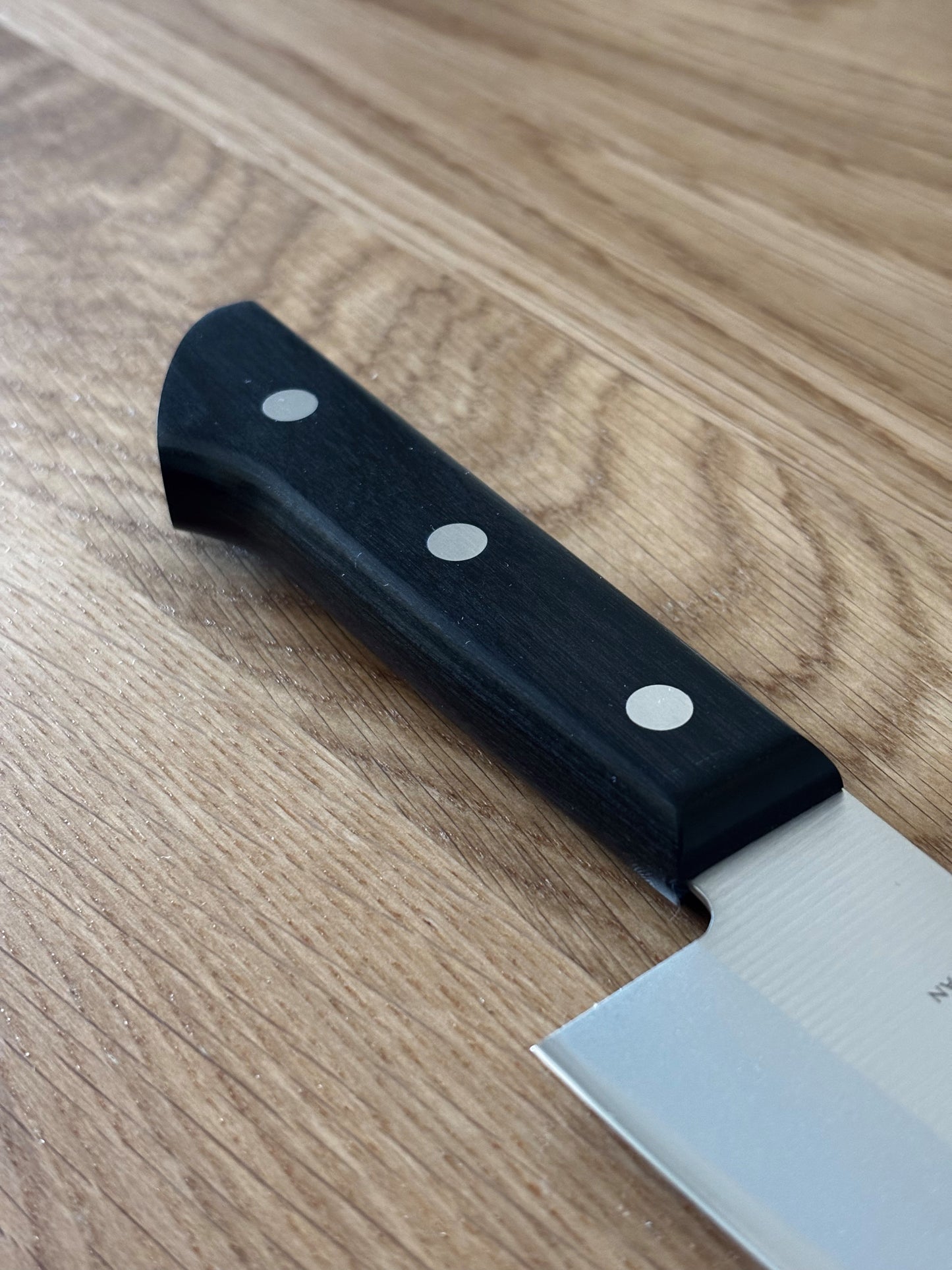 Kitsune “Shiro Muji” | Santoku — Il Coltello da Chef senza compromessi