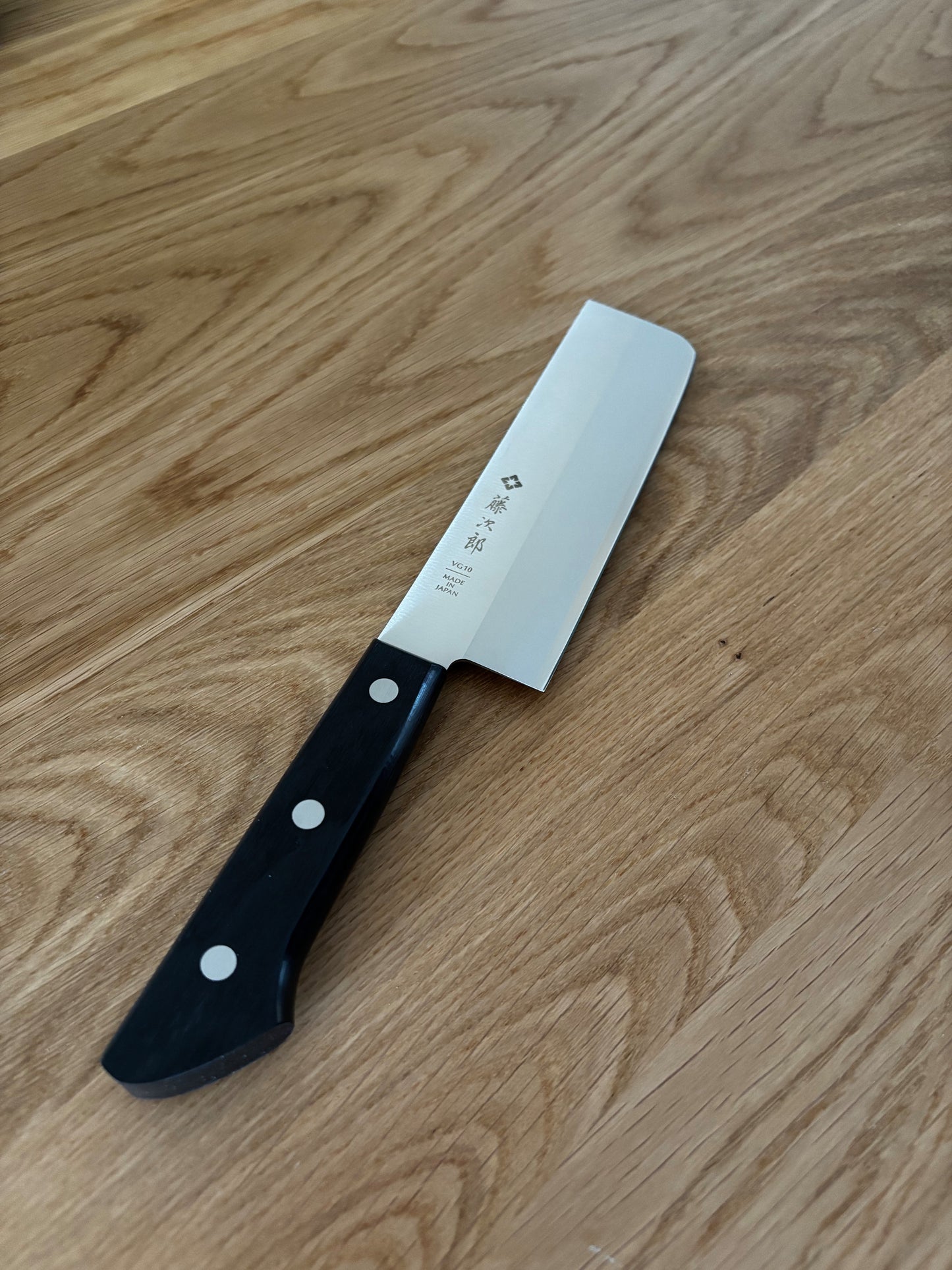 Kitsune “Shiro Muji” | Nakiri — Precisione verticale, tagli perfetti