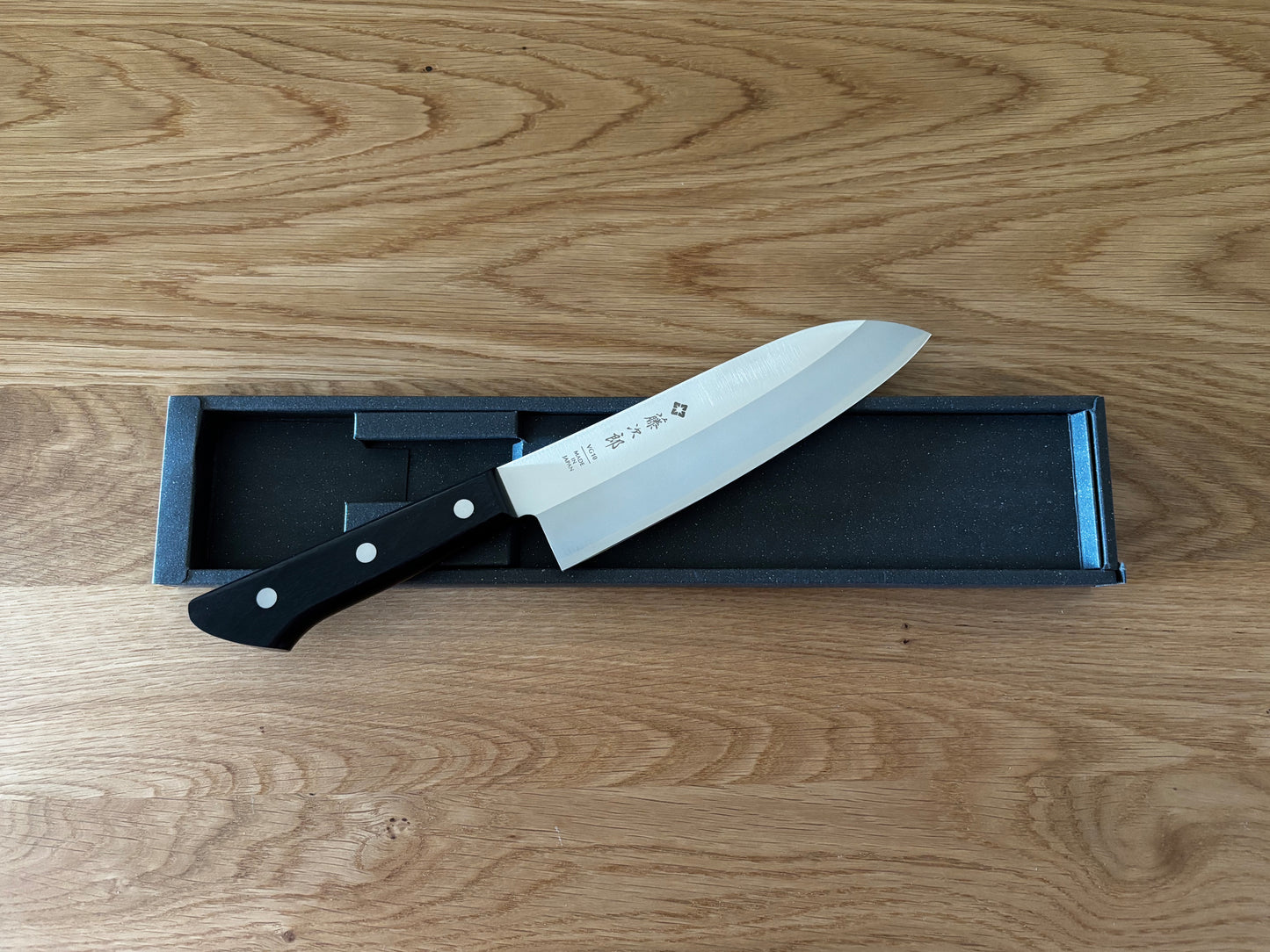 Kitsune “Shiro Muji” | Santoku — Essenziale, preciso, accessibile