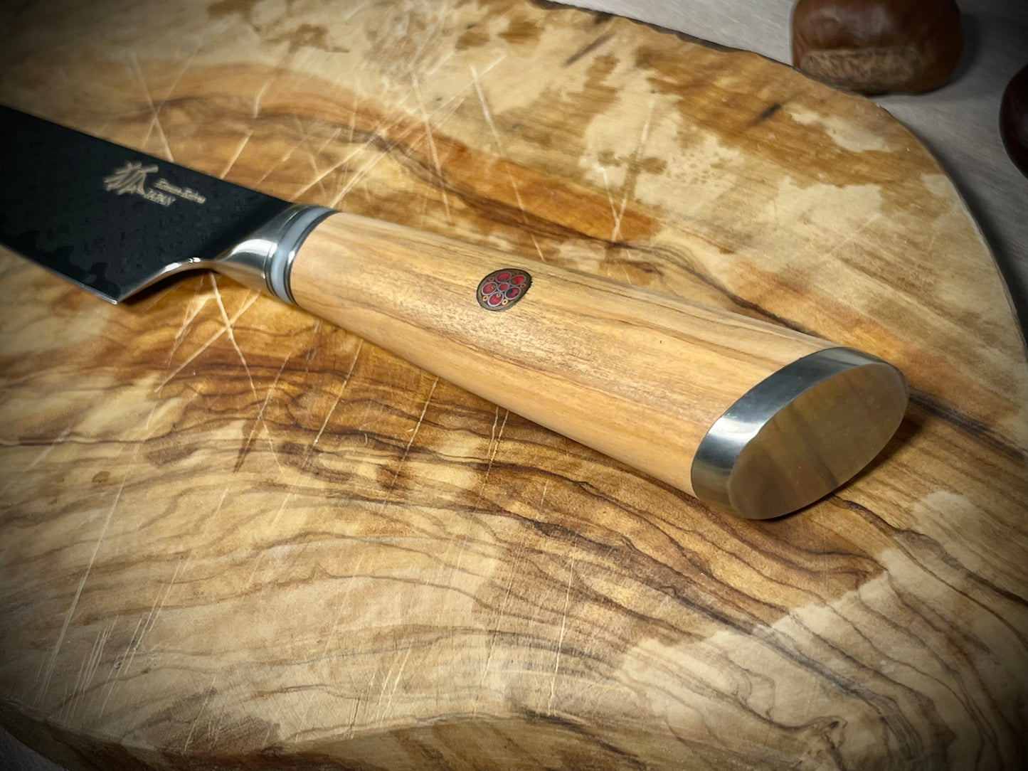 Coltello utility con manico in legno di ulivo