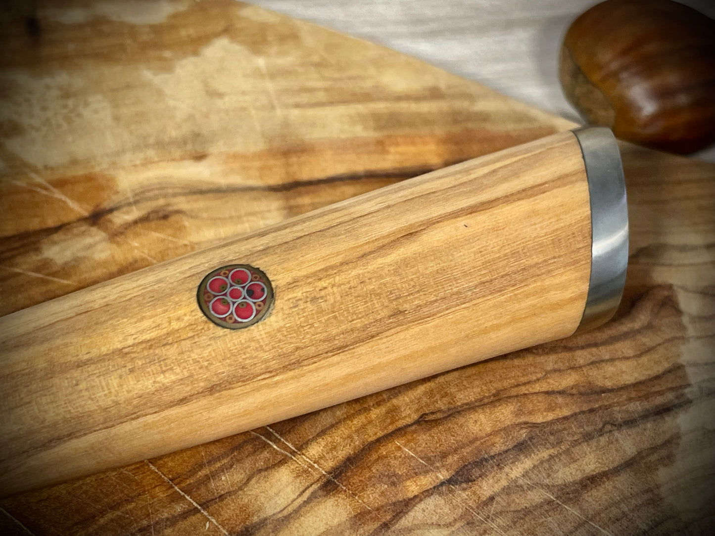 Coltello utility con manico in legno di ulivo