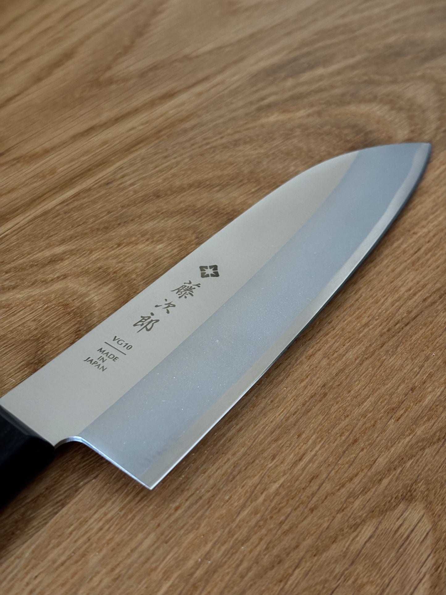 Kitsune “Shiro Muji” | Santoku — Essenziale, preciso, accessibile