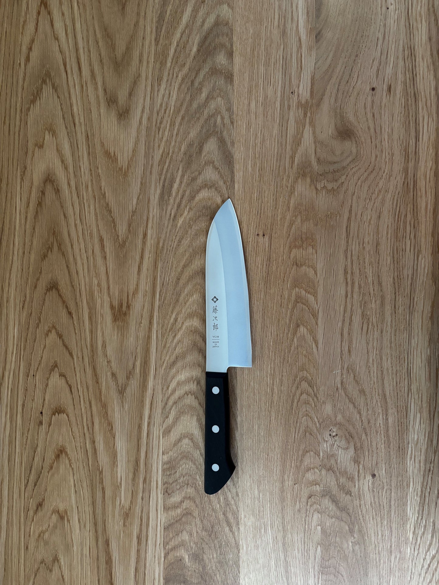 Kitsune “Shiro Muji” | Santoku — Essenziale, preciso, accessibile
