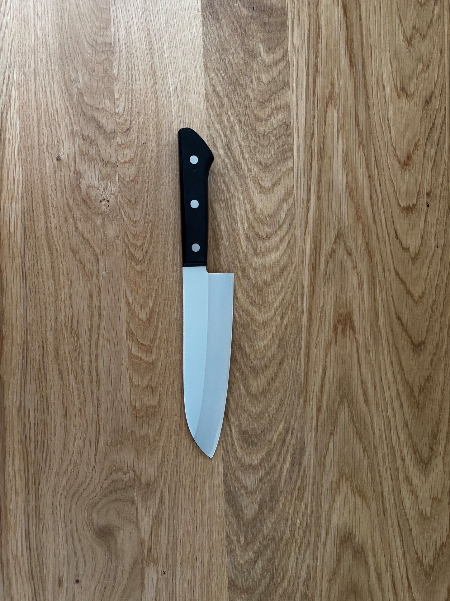 Kitsune “Shiro Muji” | Santoku — Essenziale, preciso, accessibile