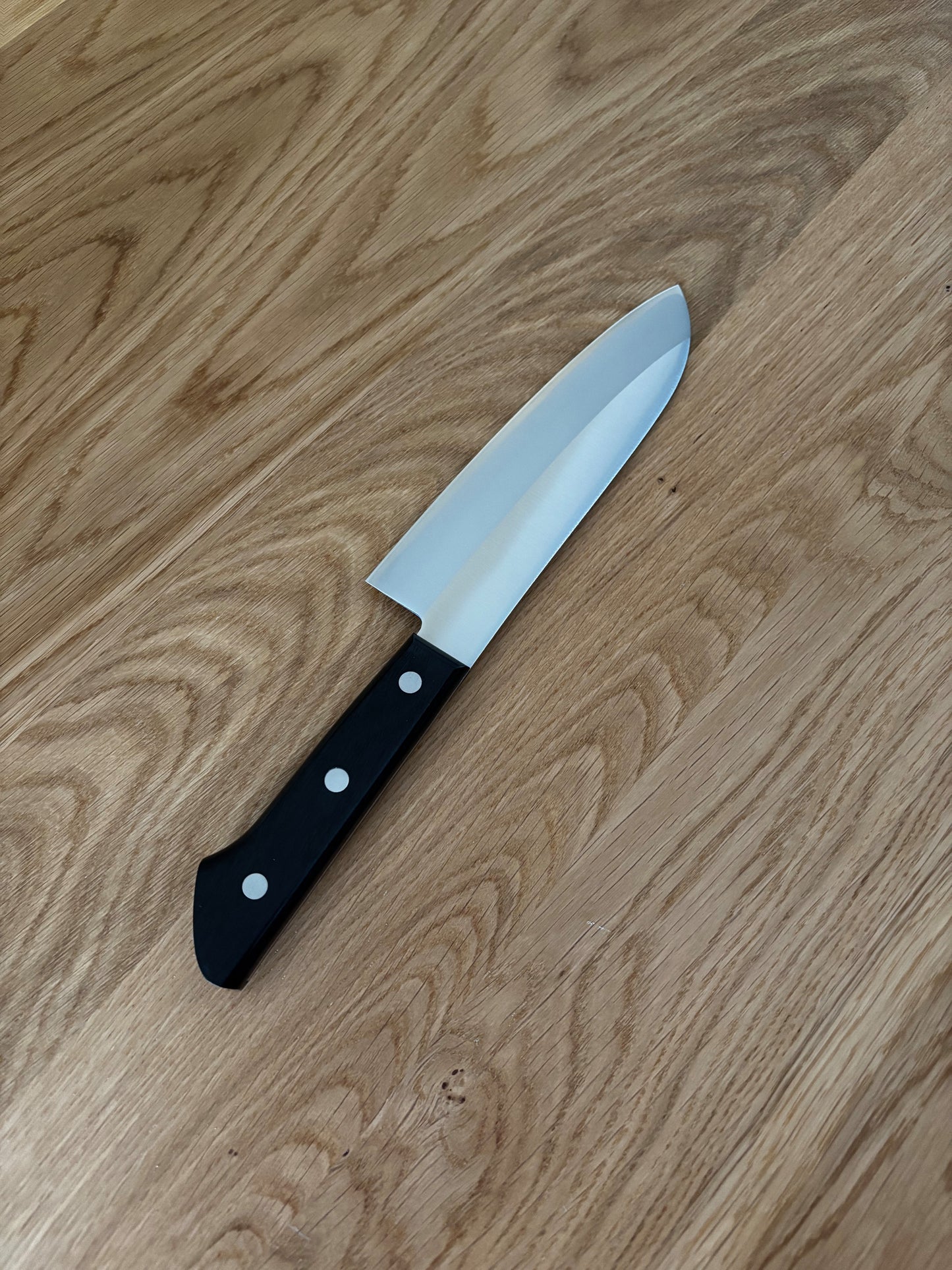 Kitsune “Shiro Muji” | Santoku — Essenziale, preciso, accessibile