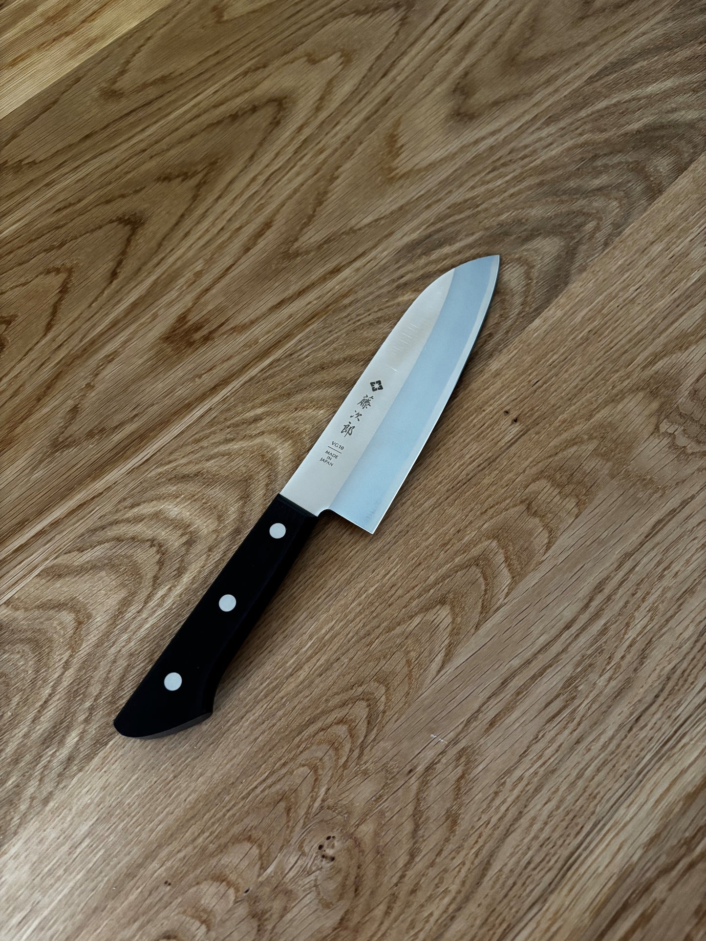 Kitsune “Shiro Muji” | Santoku — Essenziale, preciso, accessibile