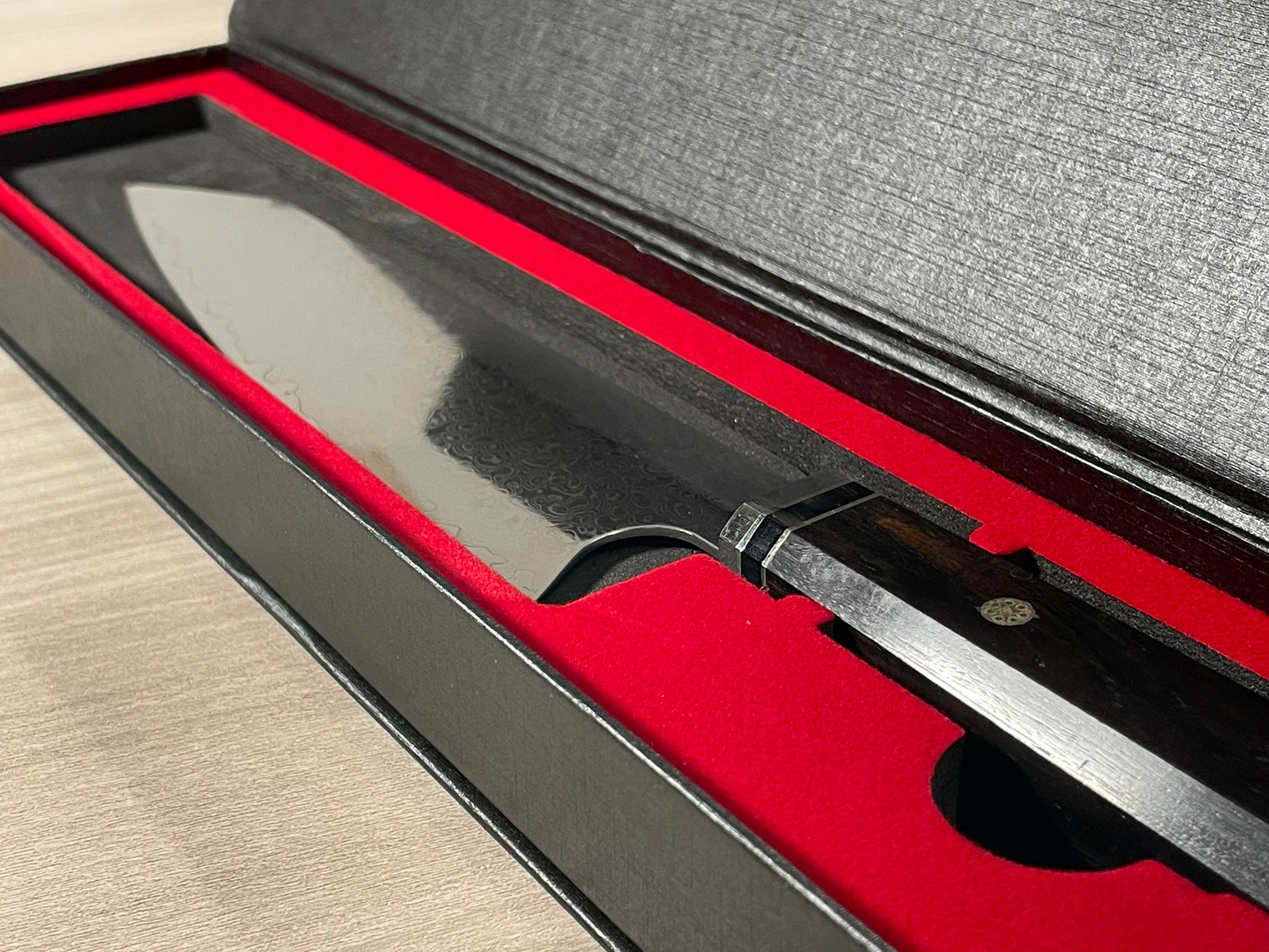 Kiritsuke Santoku dentro la sua custodia