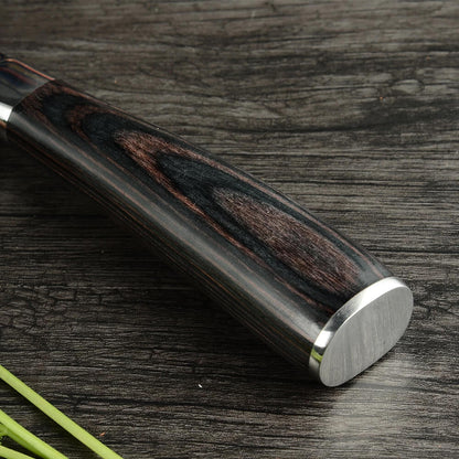 Primo piano del manico di un coltello giapponese